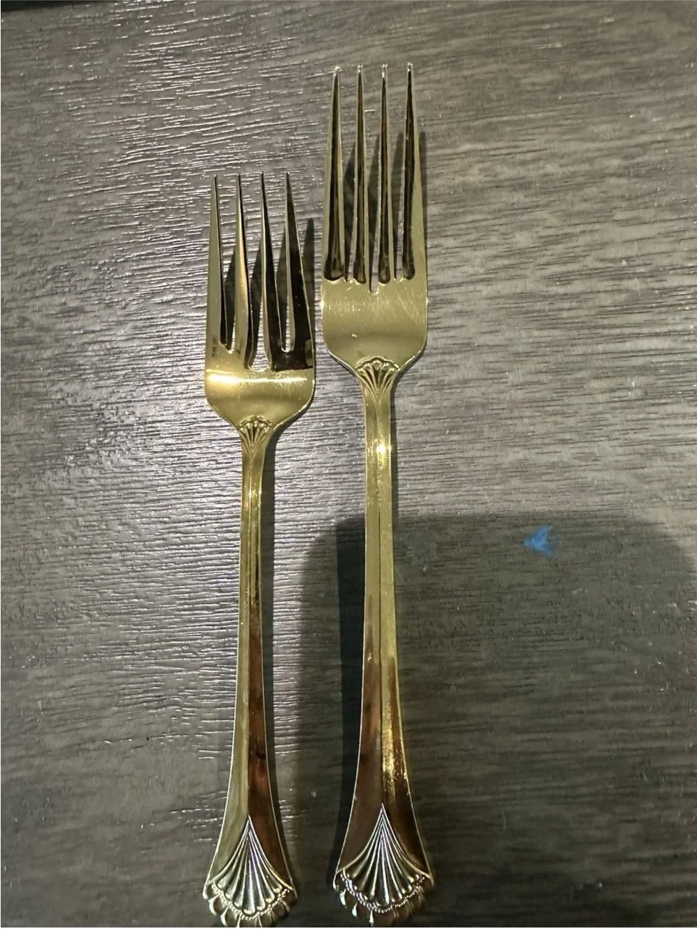 Rogers Gold-Tone Shell Handle Flatware Set - Forks & Spoons 8 each. 32 pieces